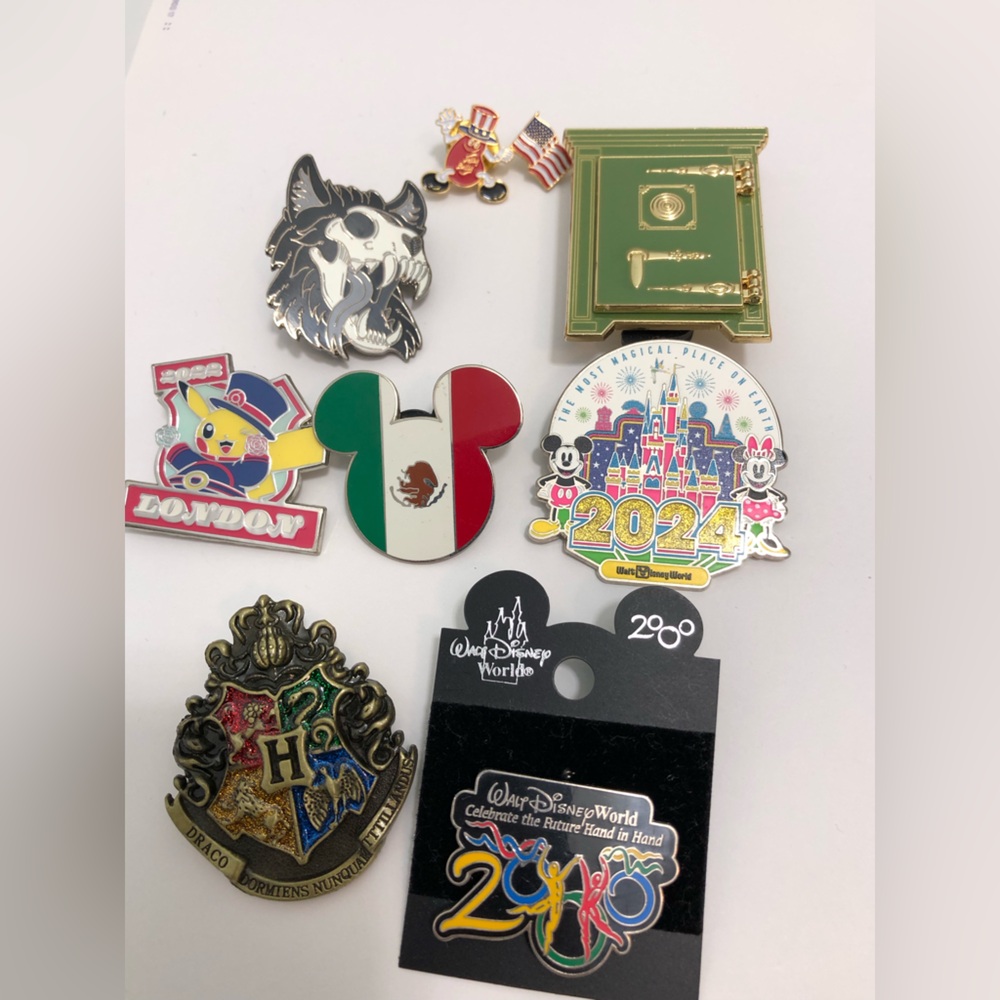 Disney Parks Pin Lot of 8 Collectible